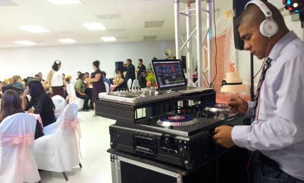 Latino DJ Available for Weddings, Sweet 16, Quinceaneras, Cumpleanos, etc., in All Los Angeles Areas