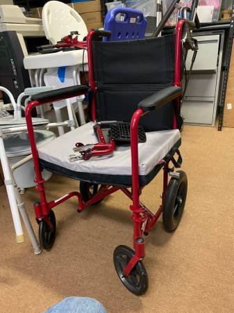 Medical Equipment for Seniors – Rollators, Wheelchairs, Shower Chairs (Panorama City)