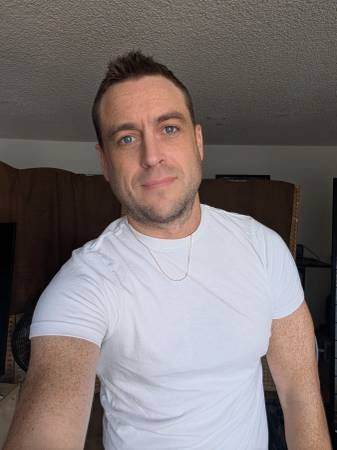 Former personal trainer/masseur giving massages (Hollywood)