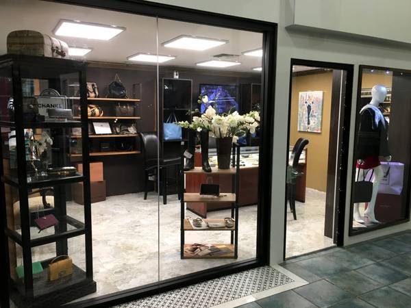 Sales, Social Media Marketing, and Customer Service Role in Los Angeles