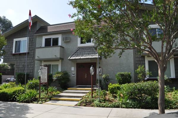 On-Site Community Manager, Part-Time (Tarzana, CA)